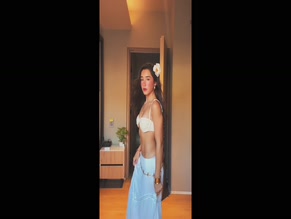 Sammy Schoulund La Sexy Sammy Schoulund Ensenando Su Hermosa Cintura /// The Sexy Sammy Schoulund Showing Off Her Beautiful Waist